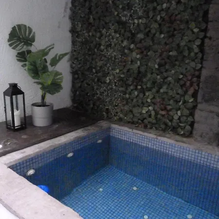 Pequeno Con Mini Piscina - No Climatizada Apartment
