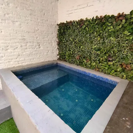 Pequeno Con Mini Piscina - No Climatizada 公寓